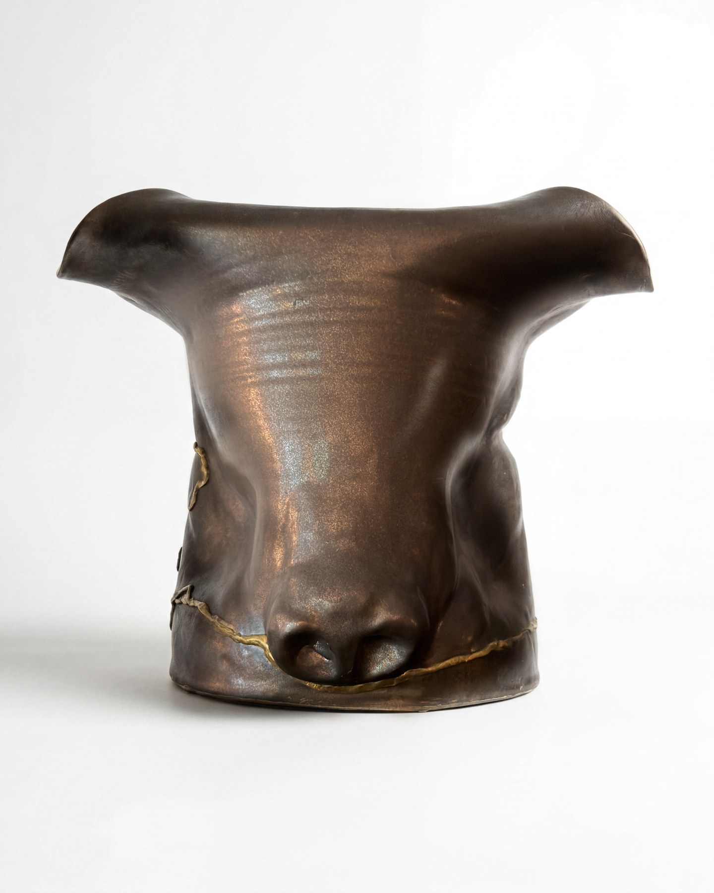 Vaas Stier I, by Anne van Borselen