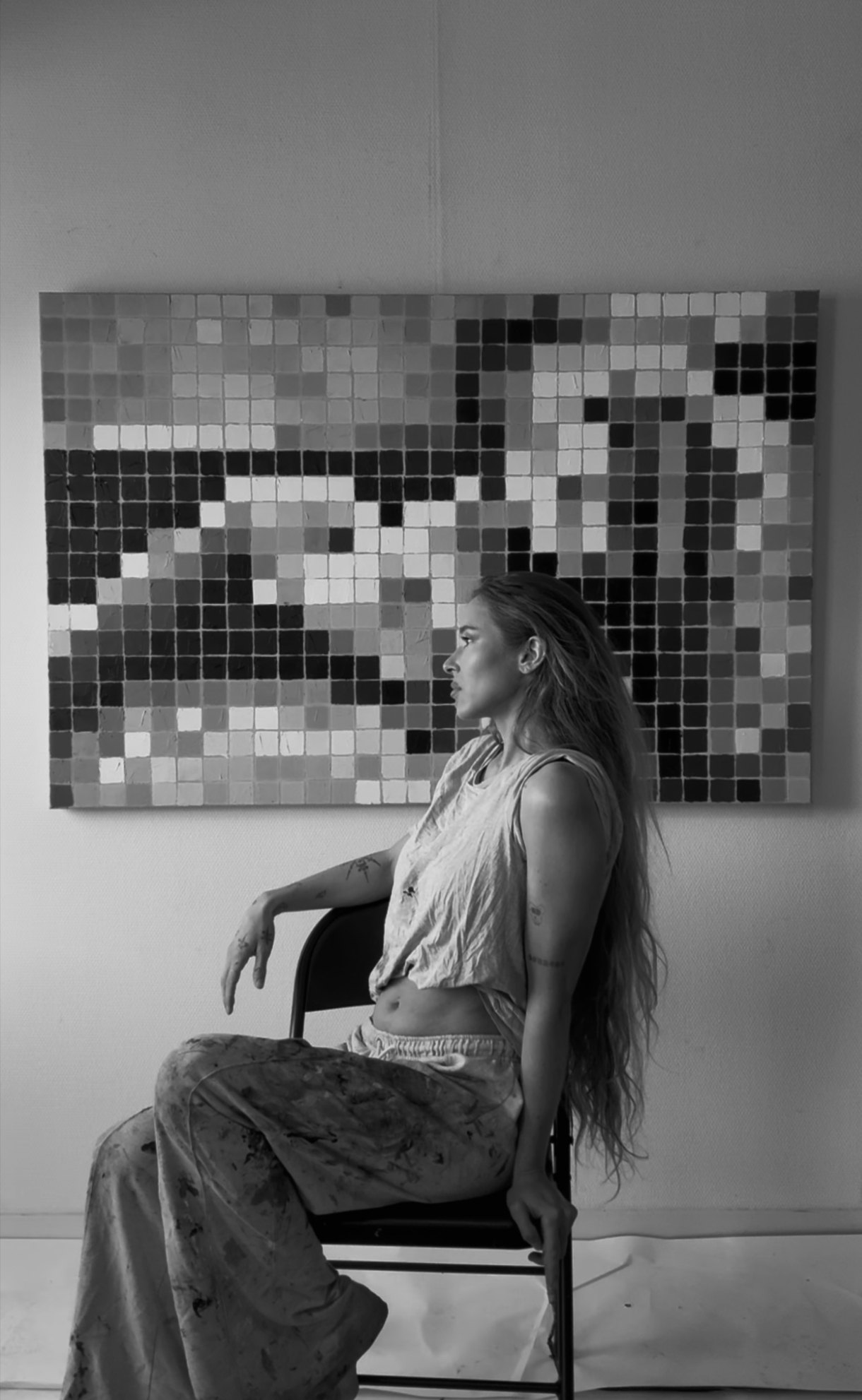 Belle Doxx in front of a work from the Pixelized Series