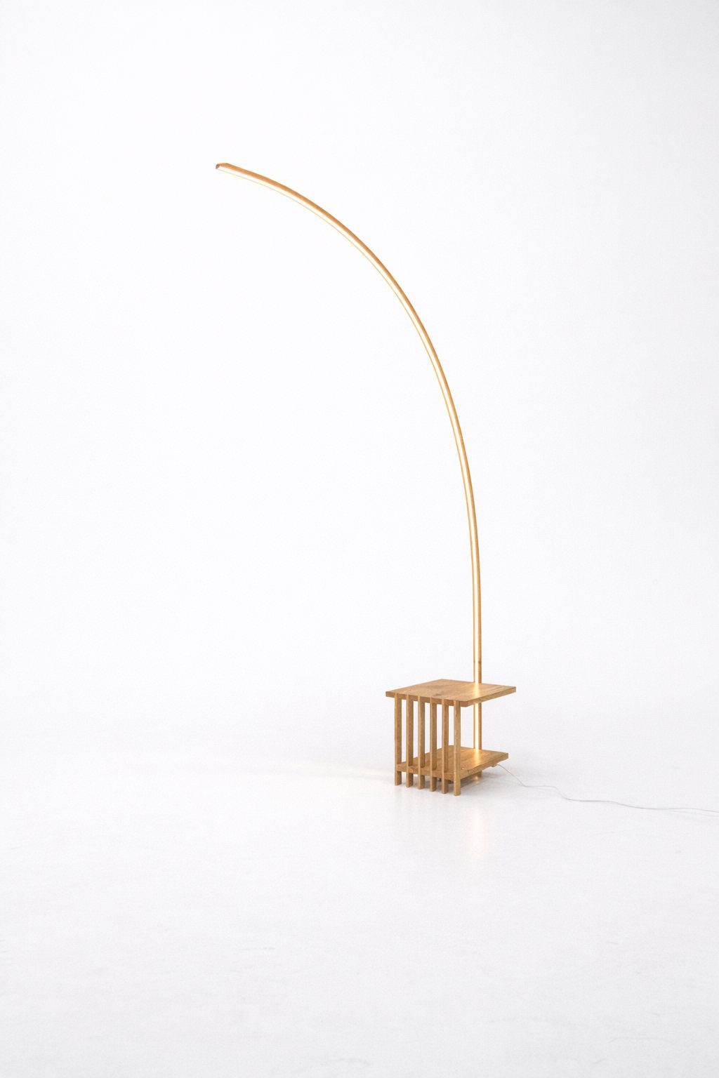 Eiken latten boog lamp, by Jim Bob Ruijgrok